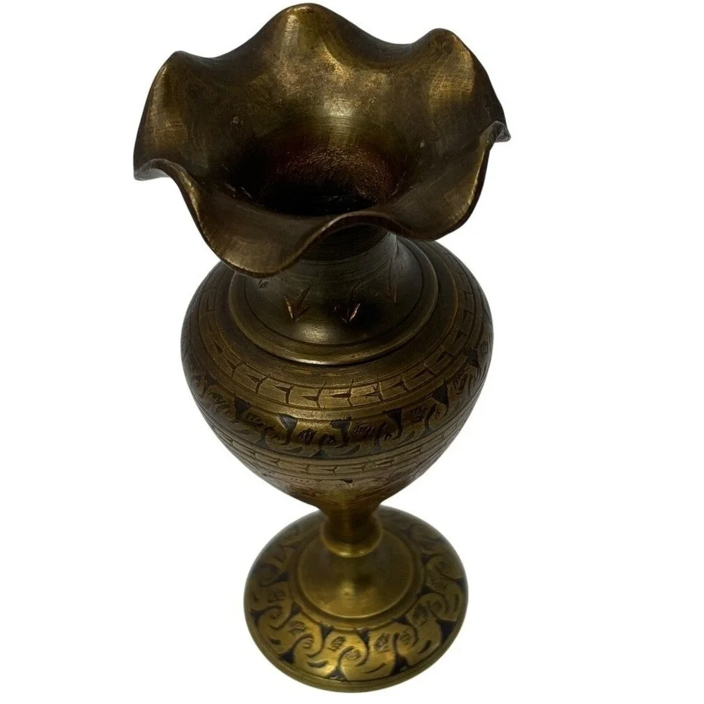Vintage‎ Brass Petite Vase Etched Floral vin motif Ruffled Rim Made in India